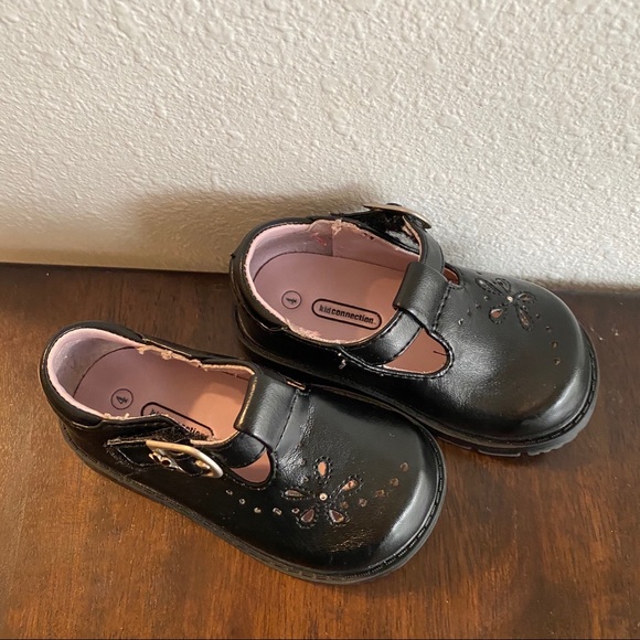 Kid Connection Shoes 4 - Picture 2 of 3